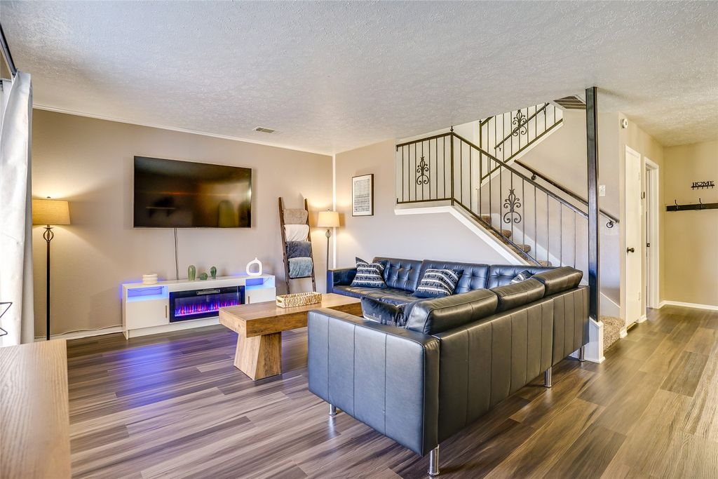 42 W Creek Lane 3, Grand Prairie, TX 75052