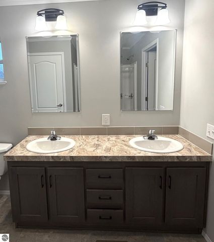 1211 Wellington Drive, Mt Pleasant, MI 48858