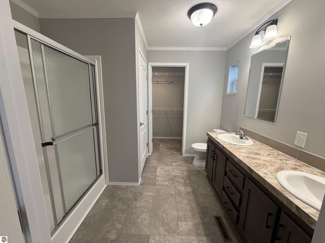 1211 Wellington Drive, Mt Pleasant, MI 48858