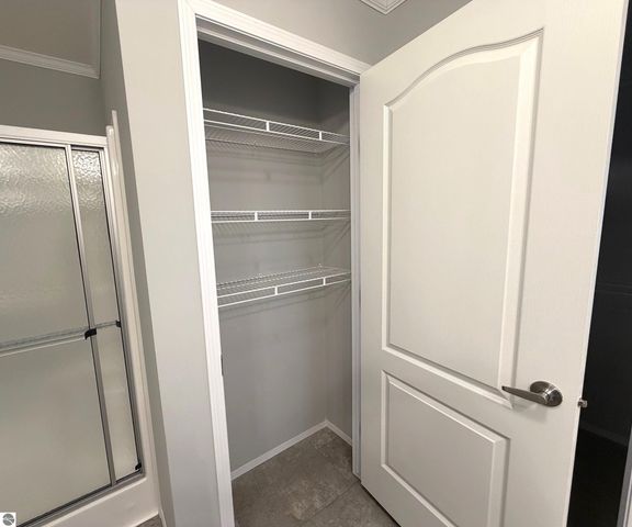 1211 Wellington Drive, Mt Pleasant, MI 48858