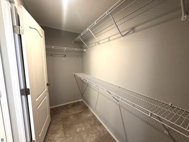 1211 Wellington Drive, Mt Pleasant, MI 48858