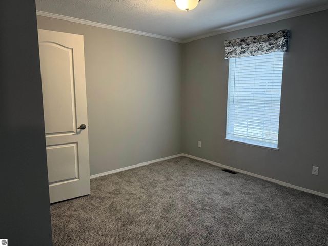 1211 Wellington Drive, Mt Pleasant, MI 48858