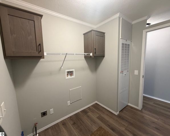 1211 Wellington Drive, Mt Pleasant, MI 48858