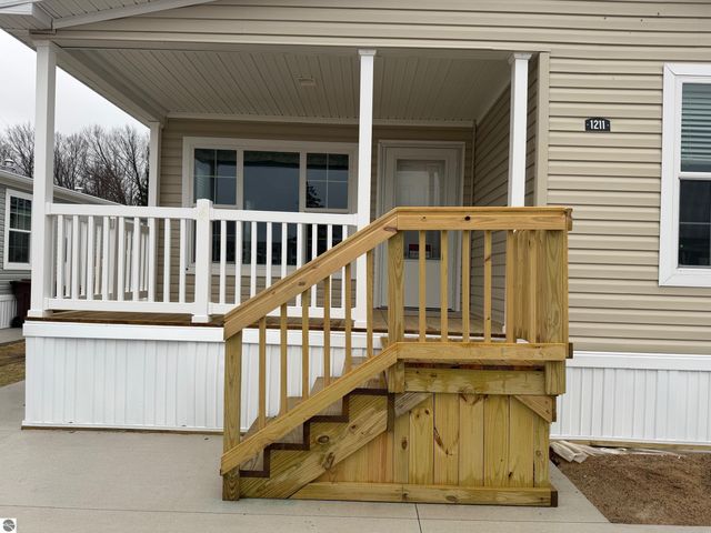 1211 Wellington Drive, Mt Pleasant, MI 48858