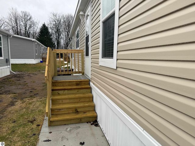 1211 Wellington Drive, Mt Pleasant, MI 48858