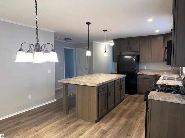 1211 Wellington Drive, Mt Pleasant, MI 48858