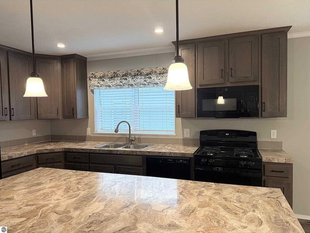 1211 Wellington Drive, Mt Pleasant, MI 48858