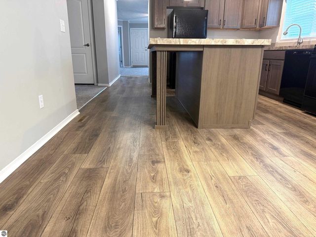 1211 Wellington Drive, Mt Pleasant, MI 48858