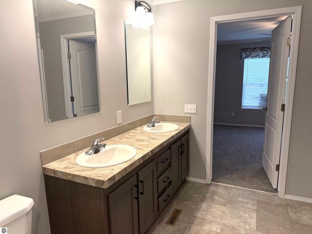 1211 Wellington Drive, Mt Pleasant, MI 48858