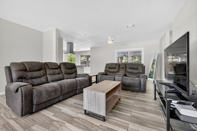 614 NE Merioneth Drive, Fort Walton Beach, FL 32547