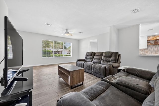 614 NE Merioneth Drive, Fort Walton Beach, FL 32547