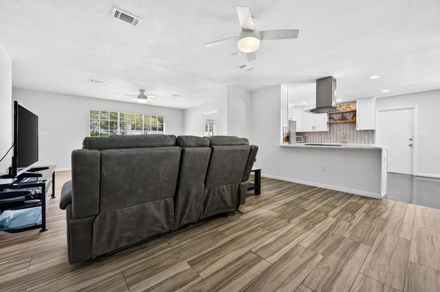 614 NE Merioneth Drive, Fort Walton Beach, FL 32547