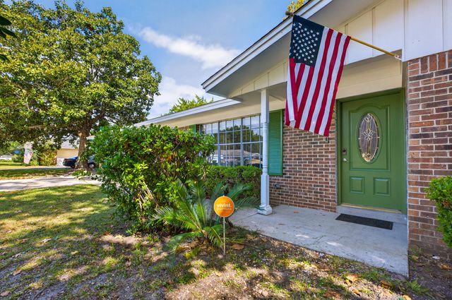 614 NE Merioneth Drive, Fort Walton Beach, FL 32547