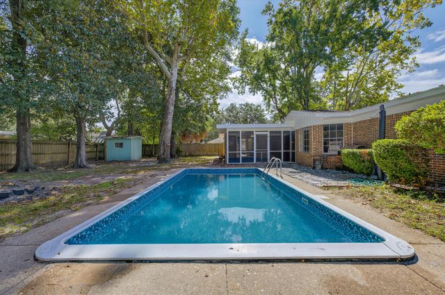 614 NE Merioneth Drive, Fort Walton Beach, FL 32547