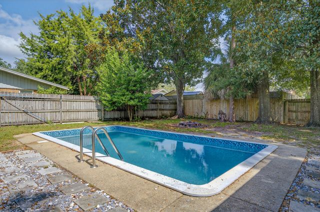 614 NE Merioneth Drive, Fort Walton Beach, FL 32547