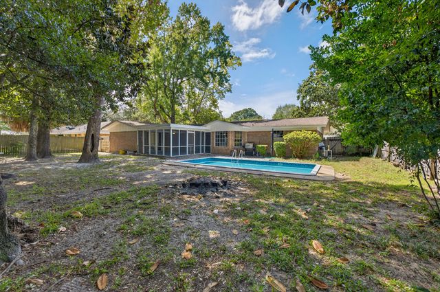 614 NE Merioneth Drive, Fort Walton Beach, FL 32547