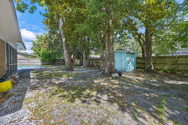614 NE Merioneth Drive, Fort Walton Beach, FL 32547