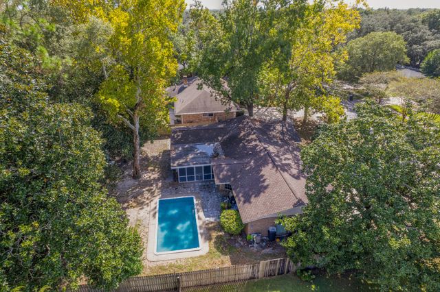 614 NE Merioneth Drive, Fort Walton Beach, FL 32547