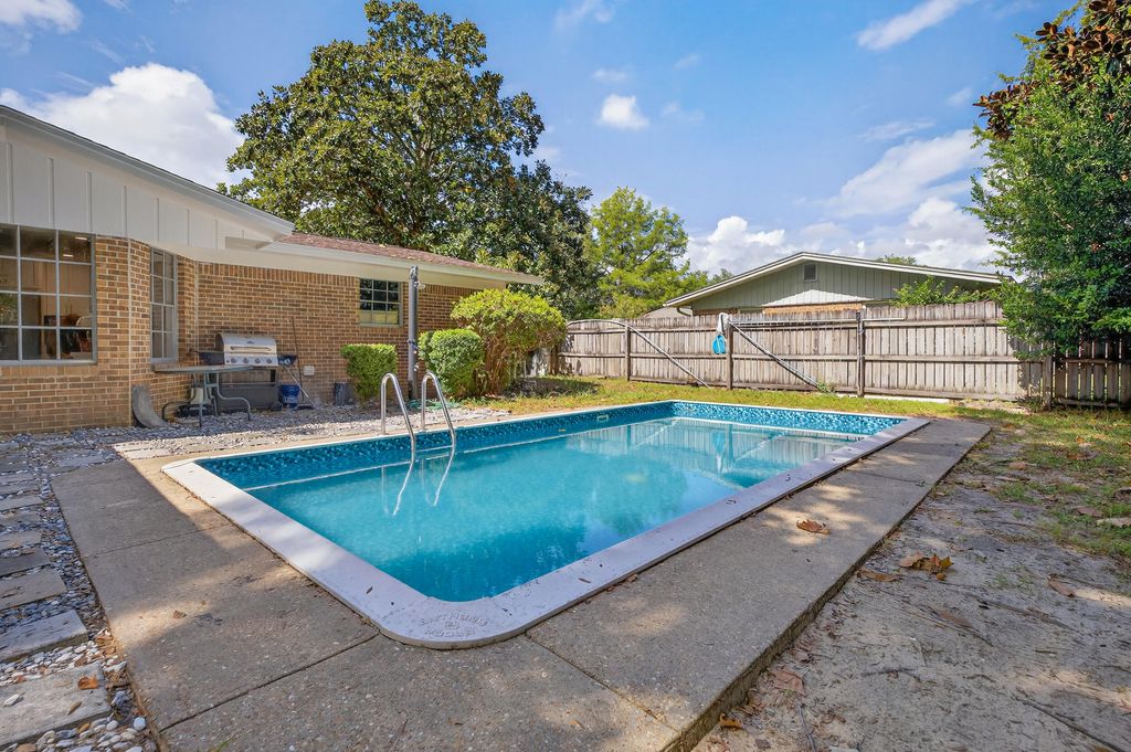 614 NE Merioneth Drive, Fort Walton Beach, FL 32547