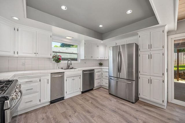 4950 Richwood Ct, Fair Oaks, CA 95628