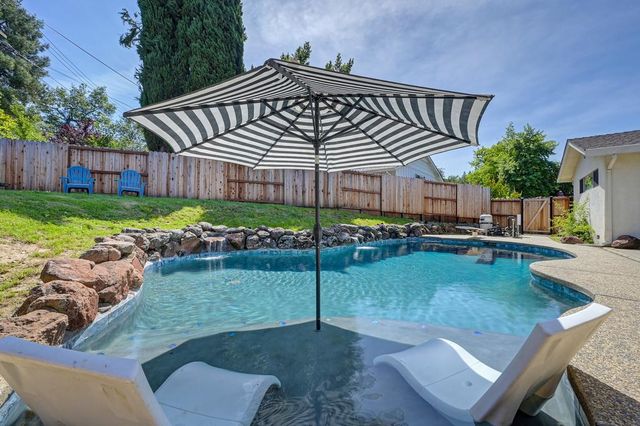 4950 Richwood Ct, Fair Oaks, CA 95628