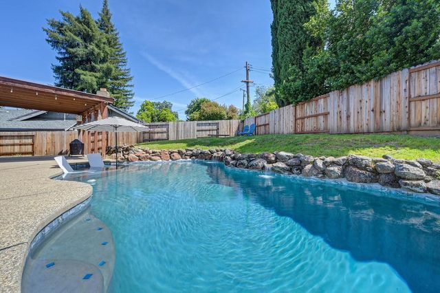 4950 Richwood Ct, Fair Oaks, CA 95628