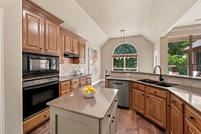 2510 Kodiak Circle, Euless, TX 76039