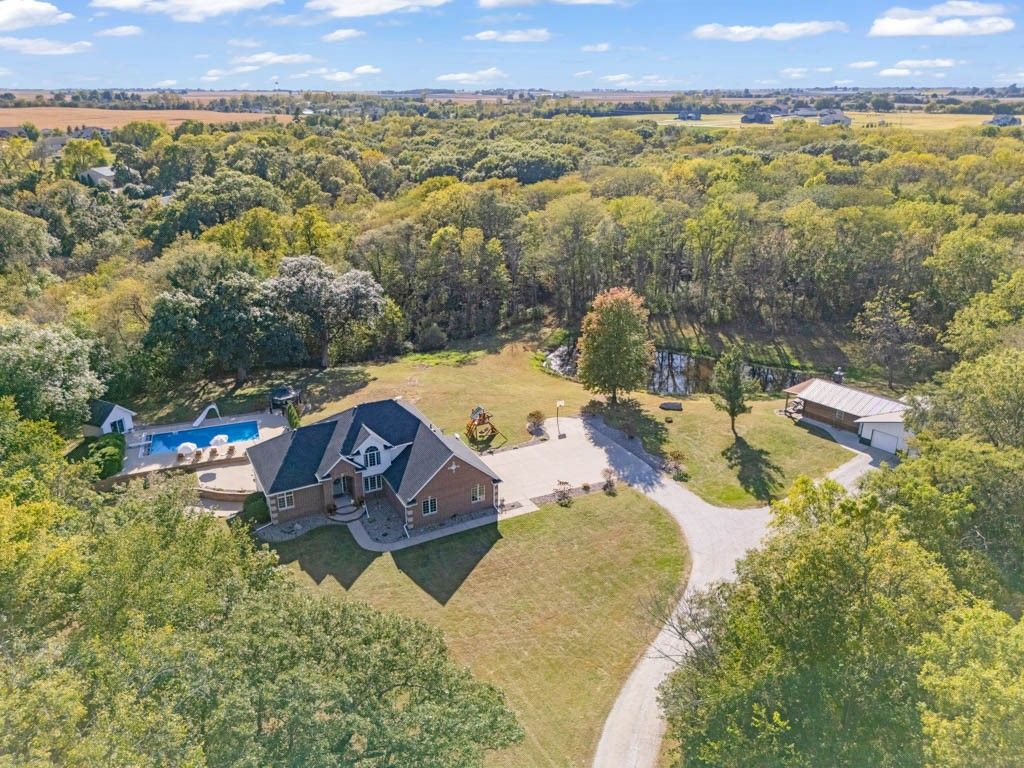 7585 NE Bluff Drive, Bondurant, IA 50035