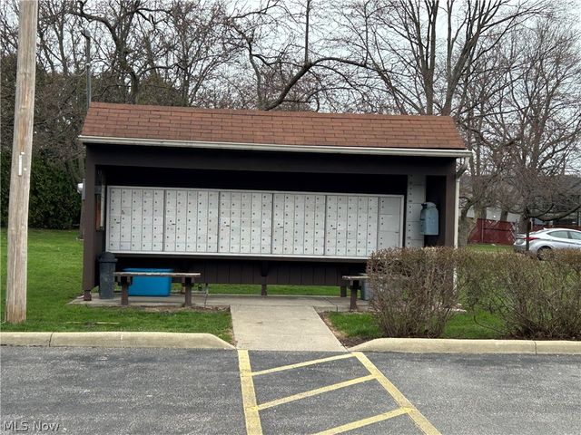 23875 David Drive 106, North Olmsted, OH 44070