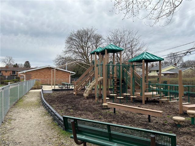 23875 David Drive 106, North Olmsted, OH 44070