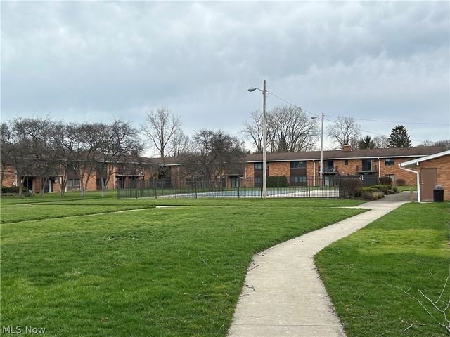 23875 David Drive 106, North Olmsted, OH 44070