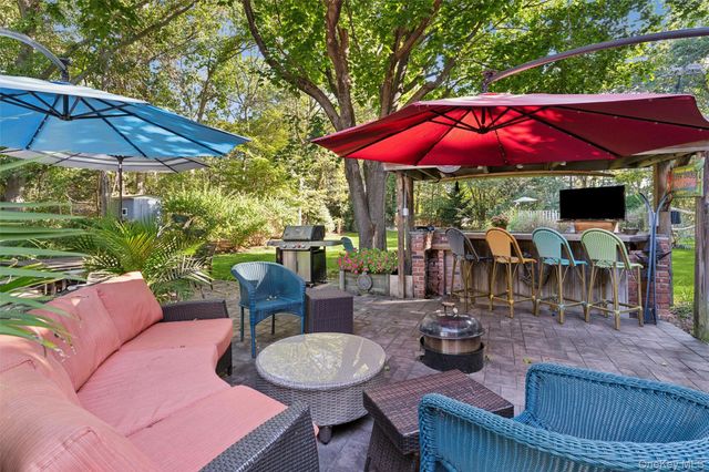 39 Cozine Road, Center Moriches, NY 11934