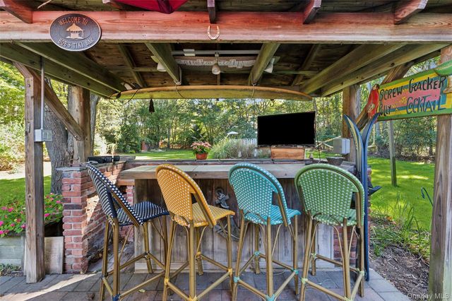 39 Cozine Road, Center Moriches, NY 11934