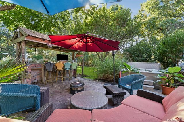 39 Cozine Road, Center Moriches, NY 11934