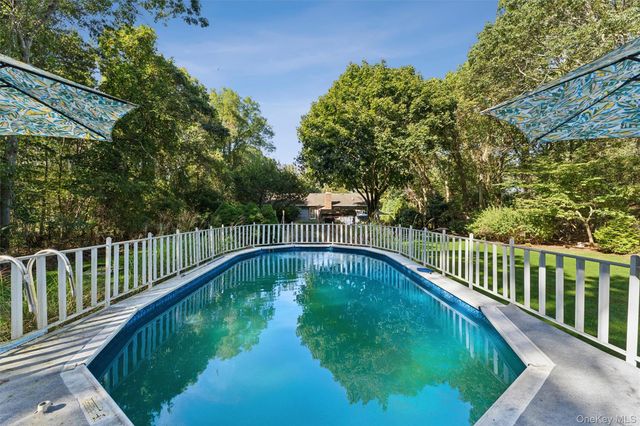 39 Cozine Road, Center Moriches, NY 11934