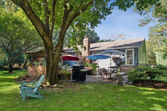 39 Cozine Road, Center Moriches, NY 11934