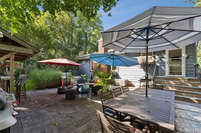 39 Cozine Road, Center Moriches, NY 11934