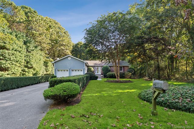 39 Cozine Road, Center Moriches, NY 11934