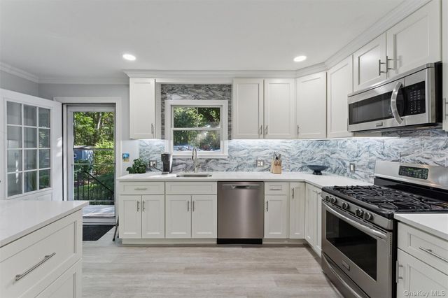 39 Cozine Road, Center Moriches, NY 11934