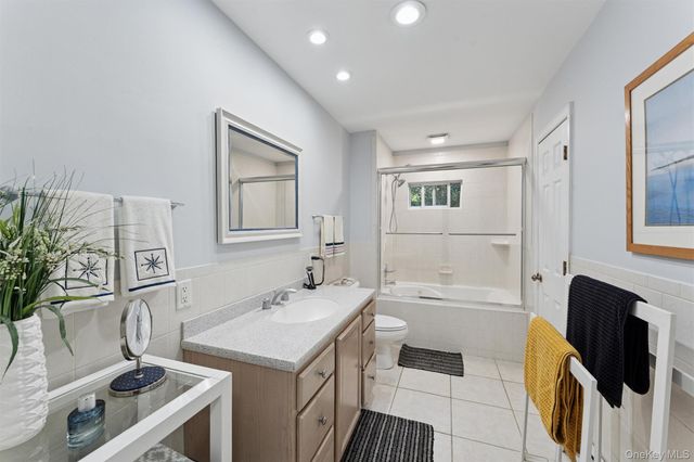 39 Cozine Road, Center Moriches, NY 11934