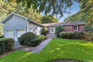 39 Cozine Road, Center Moriches, NY 11934