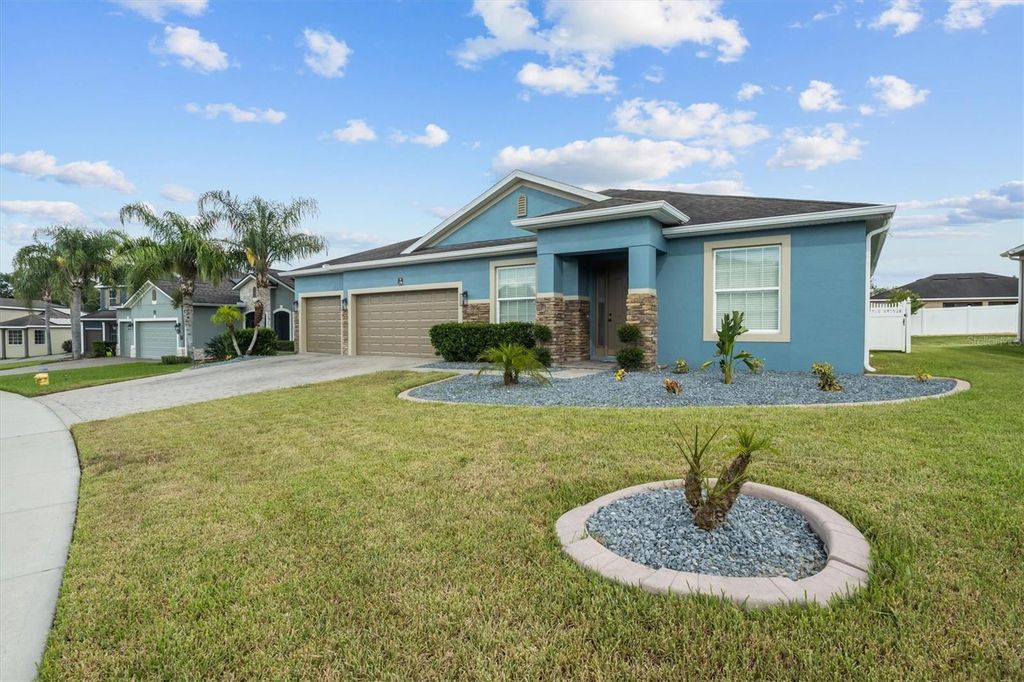 Image 2 of property listing at 230 BROAD STREET, Winter Haven, FL 33881