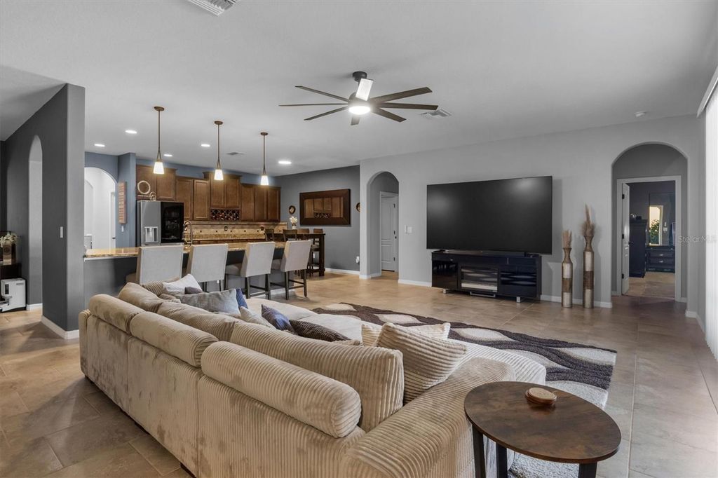 Image 4 of property listing at 230 BROAD STREET, Winter Haven, FL 33881