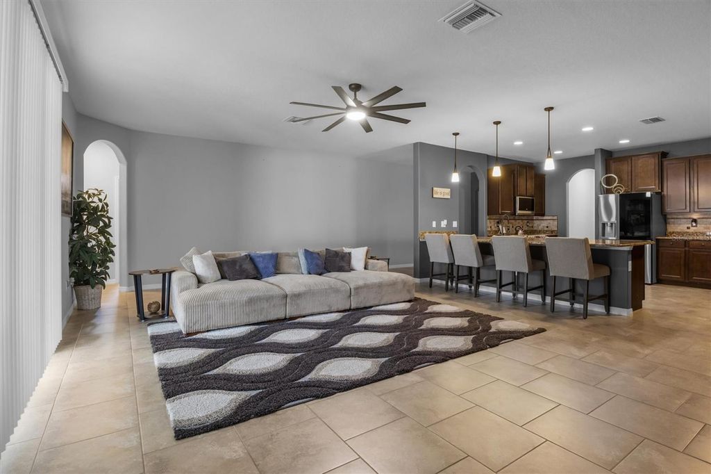 Image 6 of property listing at 230 BROAD STREET, Winter Haven, FL 33881