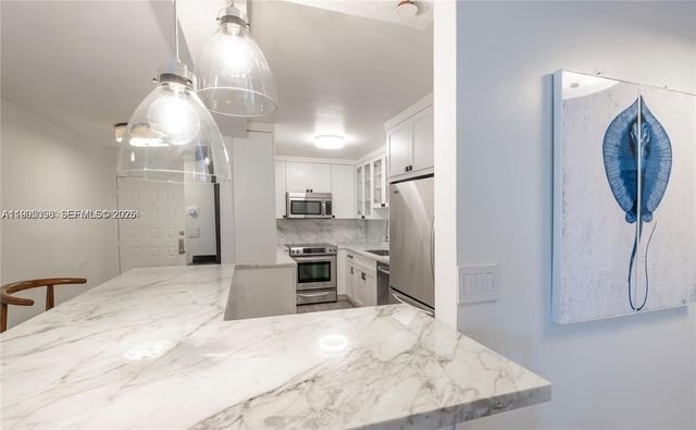 6061 Collins Ave 7D, Miami Beach, FL 33140