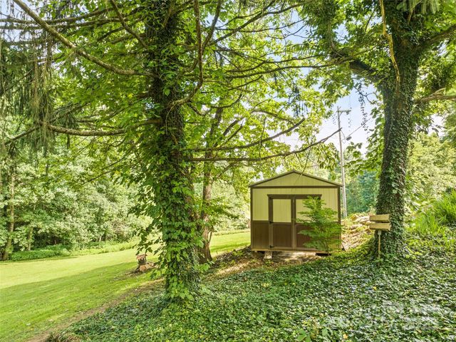 4828 Max Patch Road, Clyde, NC 28721