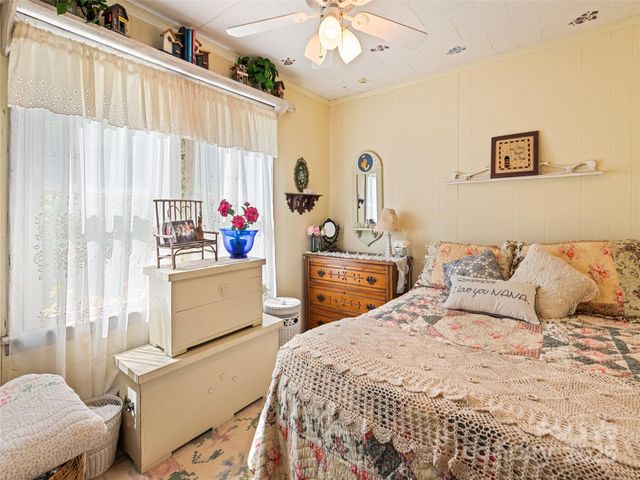 4828 Max Patch Road, Clyde, NC 28721