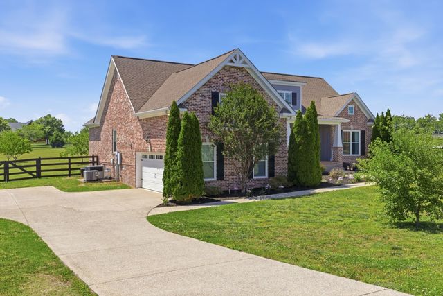 4016 Pleasant Gate Ln, Columbia, TN 38401