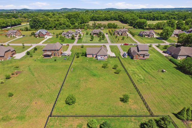 4016 Pleasant Gate Ln, Columbia, TN 38401