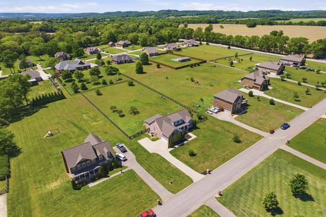 4016 Pleasant Gate Ln, Columbia, TN 38401